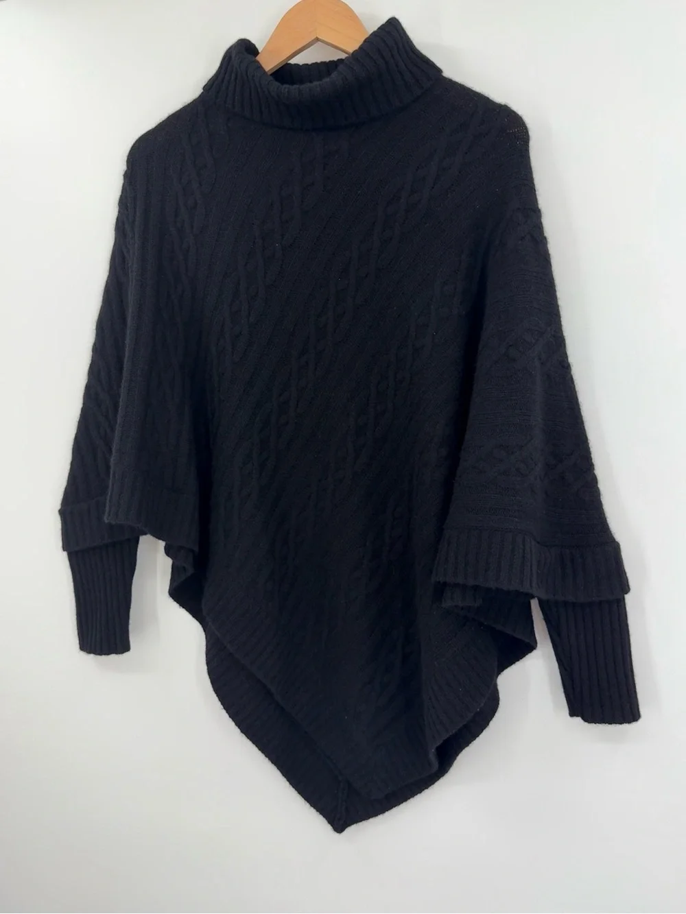 Neiman Marcus 100% Cashmere Cable Knit Poncho Sweater | Black | XS